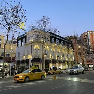 Hotel The Crown Boutique &